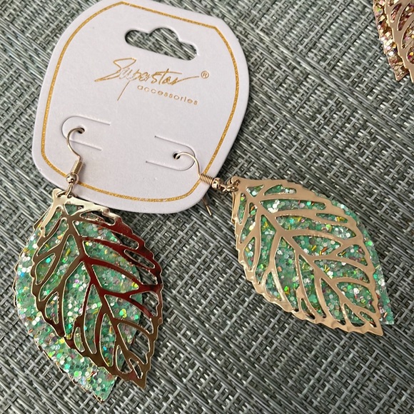 #44 Sparkle Leaf Earrings - Picture 4 of 7